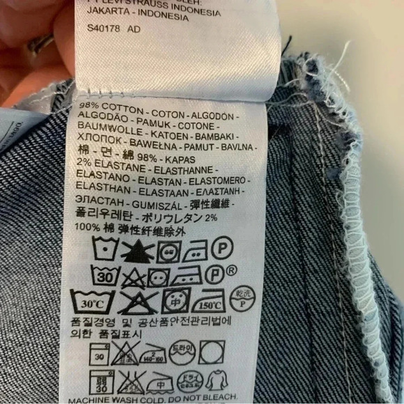 Levi’s dark washed denim jean jacket - Picture 7 of 7